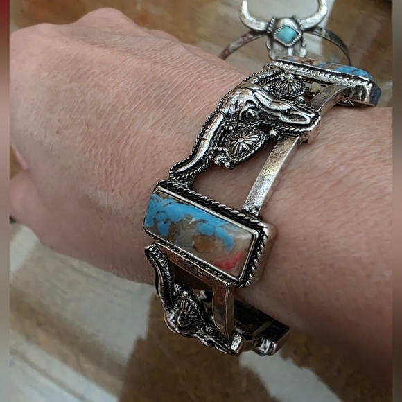 Set of Western 2 Silver Bull Skull Cuff  & Stretchy Bracelet With Faux Turquoise - Picture 3 of 3